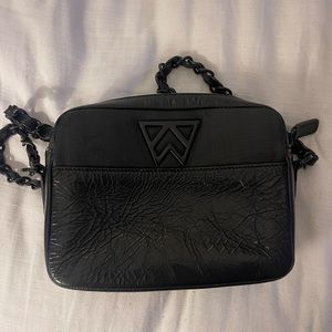 Kelly Wynne mingle mingle mini